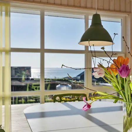 Lovely With Sea View Дом отдыха Фоборг